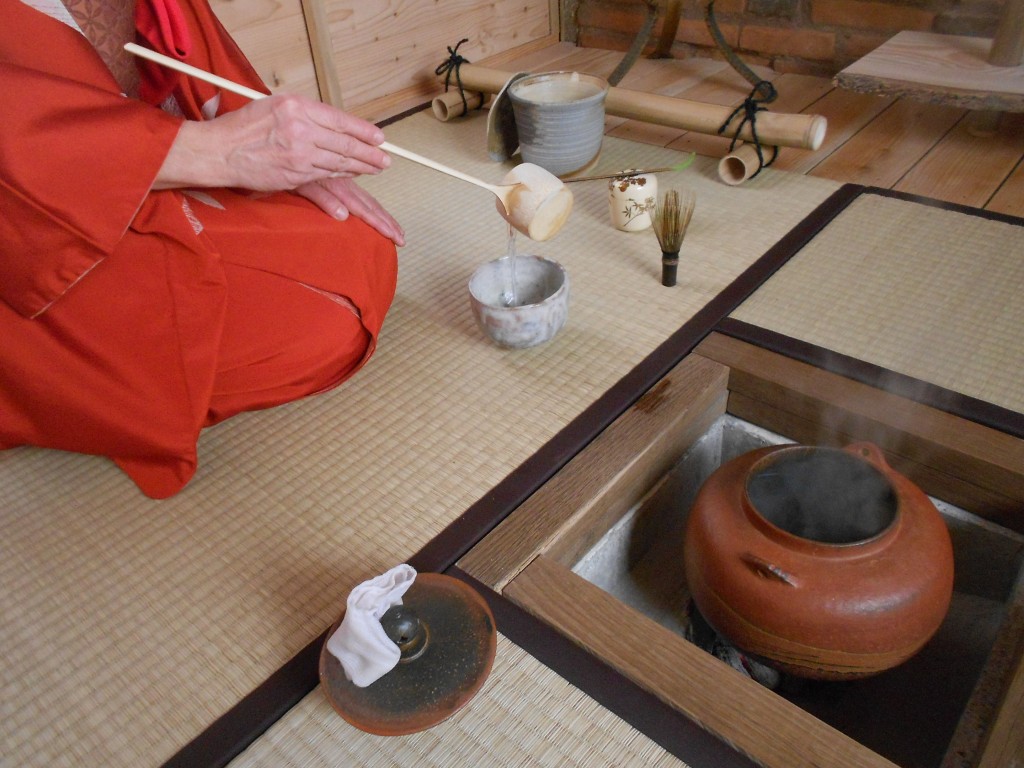 kama: Laetitia Pineda