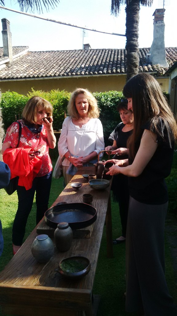 préparation du thé vert en feuilles