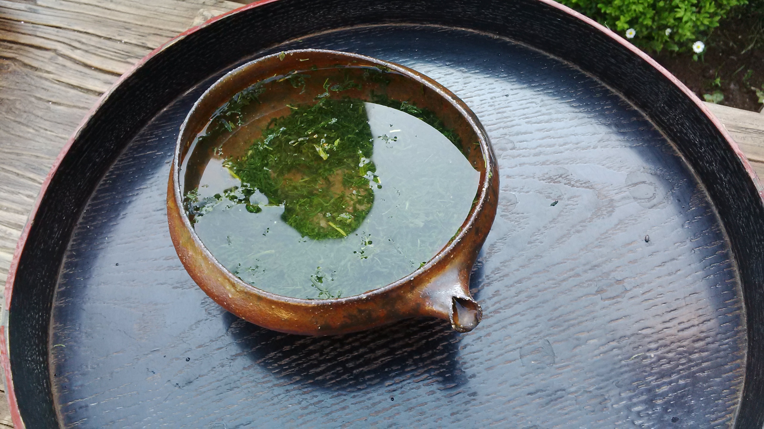 ...infusent tranquillement dans une eau à 50°