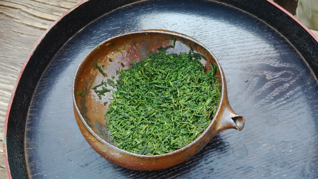 les feuilles infusées