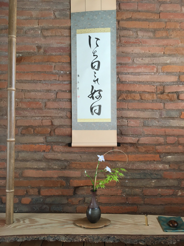 Chaque jour est un bon jour ...calligraphie de Yoko Amiel